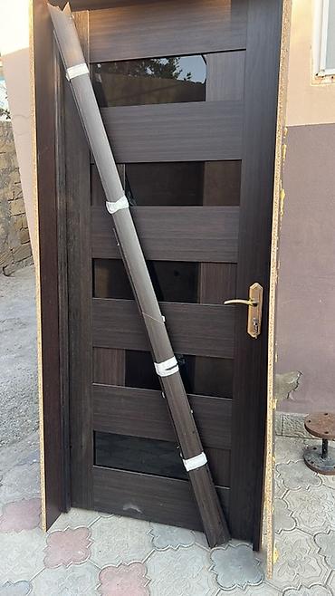 ламинат для пола: Daxili otaq qapısı – tünd qəhvəyi rəngdə, müasir dizayn - Material — 3