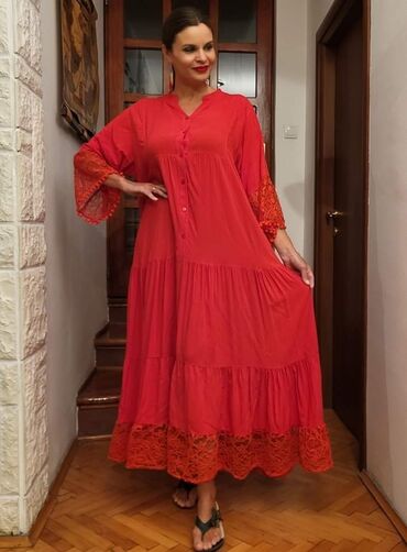 Haljine: Obim grudi 128cm
Duzina 135
Viskoza 100%
5300 — 5