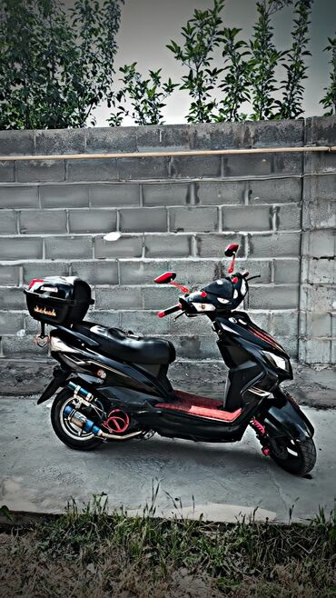 Скутеры: Скутер M8, 150 куб. см, Бензин