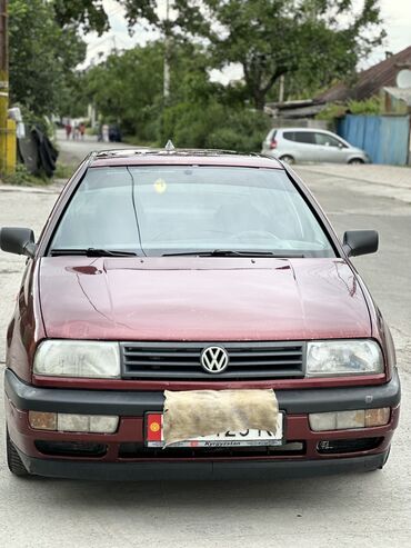 венто 1995: Volkswagen Vento: 1992 г., 1.8 л, Механика, Бензин, Седан