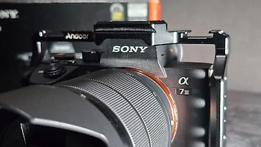 sony a7 iv: Sony A7 III (ILCE-7M3) + Obyektiv + Andoer Cage (Kafes) Təsvir: Çox az — 6