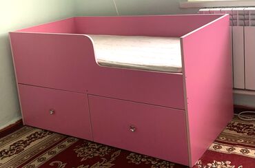 кровать полторашка: Детский гарнитур, цвет - Розовый, Б/у