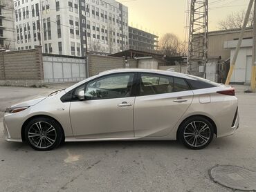 Toyota: Toyota Prius: 2018 г., 1.8 л, Гибрид — 3