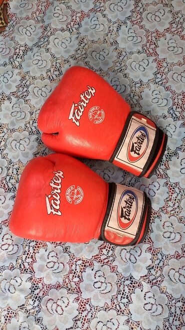 детские боксерские перчатки: Перчатки боксерские кожаные в очень хорошем состоянии б/у. недорого