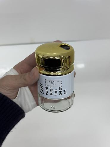 подсы: Стеклянная банка-дозатор для специй с золотистой крышкой. - Материал — 1