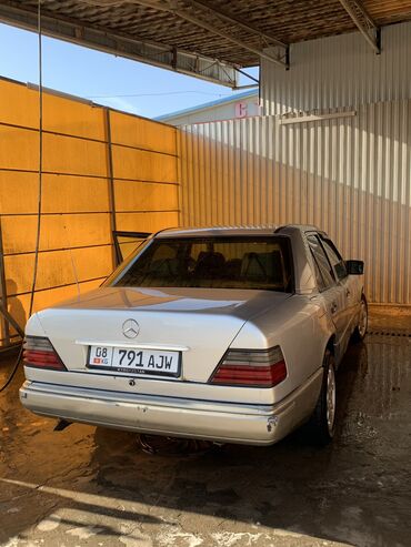 прямоток на мерс: Mercedes-Benz 220: 1993 г., 2 л, Механика, Бензин, Седан