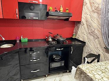 laminat list: Qırmızı-qara dizaynlı mətbəx mebeli dəsti - Üst şkaflar: Parlaq — 4