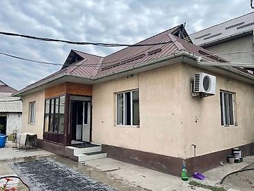 Аренда складов и мастерских: Помещение, оснащенное для пошива одежды, включает несколько рабочих — 6