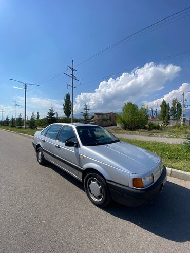 купить ssangyong korando новый: Volkswagen Passat: 1988 г., 1.8 л, Механика, Бензин, Седан