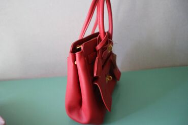 Классические сумки: Новая красная сумочка Размеры: ширина 27 см, высота 24см (с ручками — 3