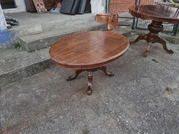 Stilski klub stolovi: Stocic u odlicnom stanju Duzina 117cm Sirina 87cm Visina57cm — 8