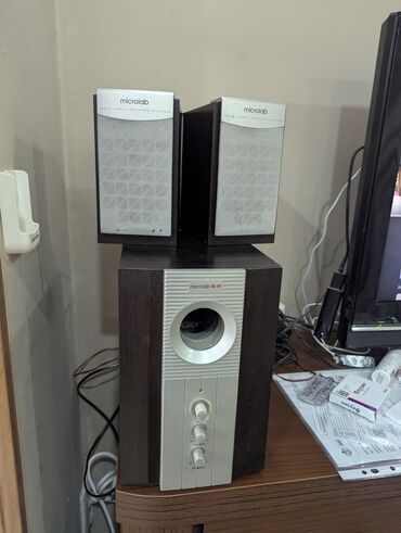 беспроводной микрофон: Акустическая система Microlab 2.1 (модель на сабвуфере: M-890)