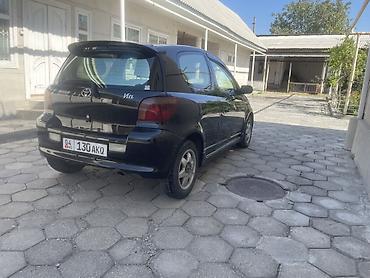 camry 50se: Toyota Vitz: 2001 г., 1.3 л, Автомат, Бензин, Хэтчбэк — 2