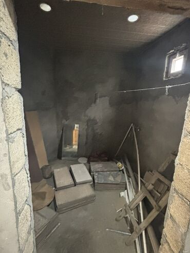 Həyət evləri və villaların satışı: Satılır: kfkir daşından tikilmiş 1 mərtəbəli fərdi yaşayış evi - — 13