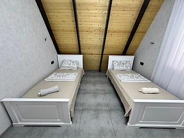 Uzunmüddətli kirayə evlər: İcarəyə verilir: müasir A‑frame tipli ev (tam mebelli) Plan və — 13