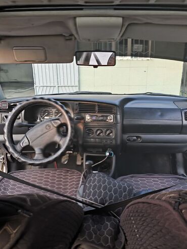 Volkswagen: Volkswagen Vento: 1995 г., Механика, Седан — 5