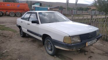 набор ключей купить: Audi 100 (C3), белый седан. - Кузов: 4-дверный седан, белый цвет