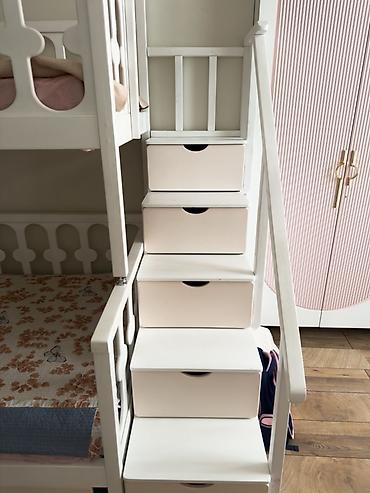 bunk bed: Детская двухъярусная кровать-домик с лестницей-комодом и выдвижными — 3