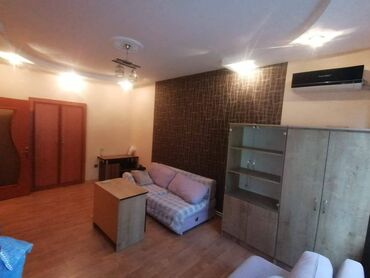 Ofislər: Yasamalda 5 mərtəbəli binanın 1-ci mərtəbəsində yerləşən 3otağlı — 10