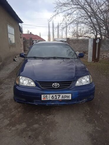туристический автобус: Toyota Avensis: 2003 г., 2 л, Механика, Бензин, Универсал