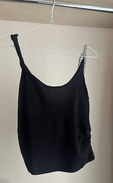 Matraslar: ZARA metal muncuqlu asqısı olan bluz L razmerdir ama dar kalıpdır ona — 23