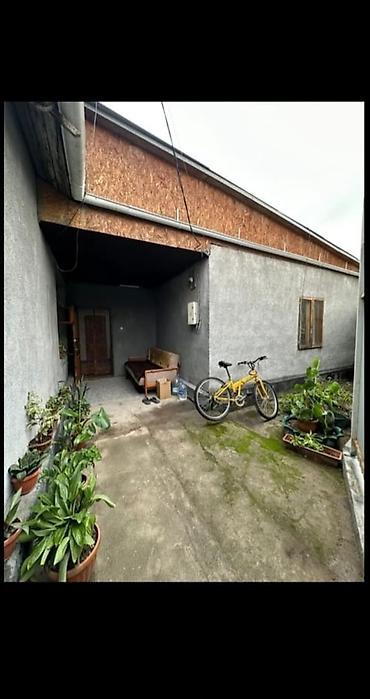 Продажа полдома: Продаётся полдома Планировка и помещения: - Просторная — 7