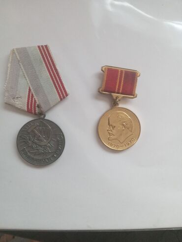 Qədim xalçalar: Kolleksiya üçün sovet dövrü əşyaları və dekorativ fiqur seti 1) Medal