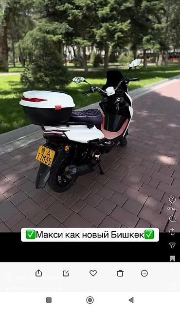 компрессор на 50 литров: Скутер-макси белого цвета с высоким ветровым стеклом и светодиодной — 5