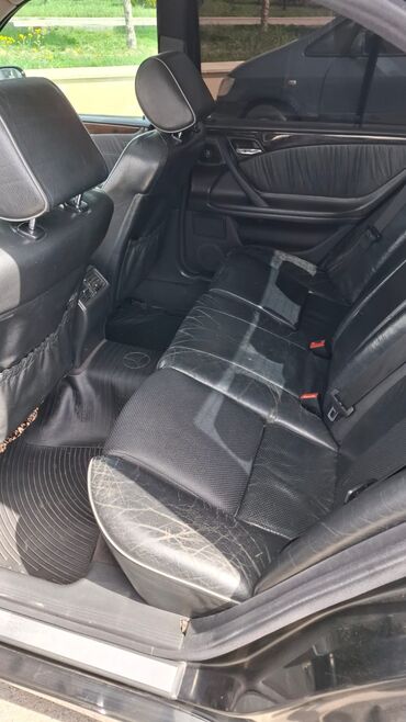 Mercedes-Benz: Mercedes-Benz E-Class: 2.4 l | 2000 il Sedan — 6