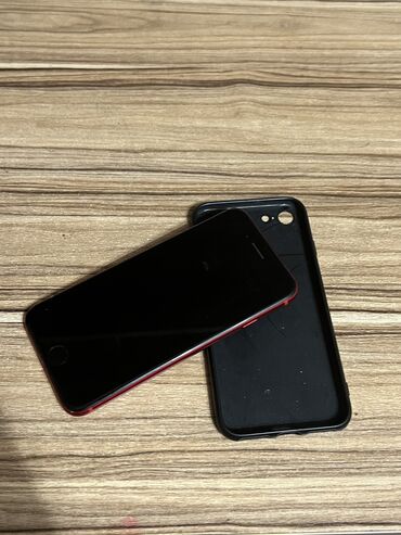 Apple iPhone: IPhone 8, Б/у, 64 ГБ, Красный, Чехол, 100 %