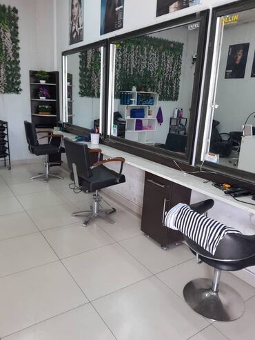 продаю дом швейный цех: Сдаю Кабинет в салоне, 30 м², Для лешмейкера, Для мастера по маникюру, Для парикмахера