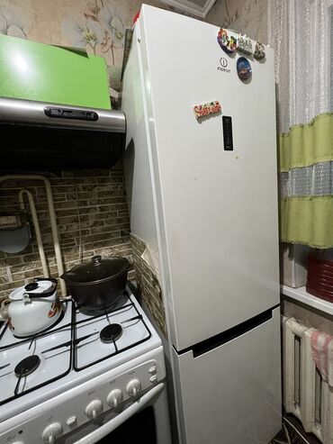 Техника для кухни: Холодильник Indesit, Б/у, Двухкамерный, No frost