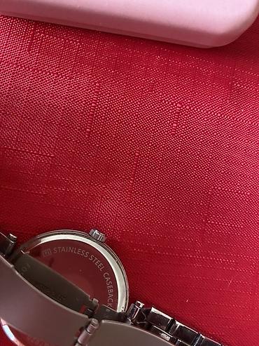 bata kozne torbe: Fossil ženski ručni sat u originalnoj metalnoj kutiji. - Model — 5