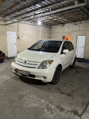 Toyota: Toyota ist: 2003 г., 1.3 л, Автомат, Бензин, Хэтчбэк