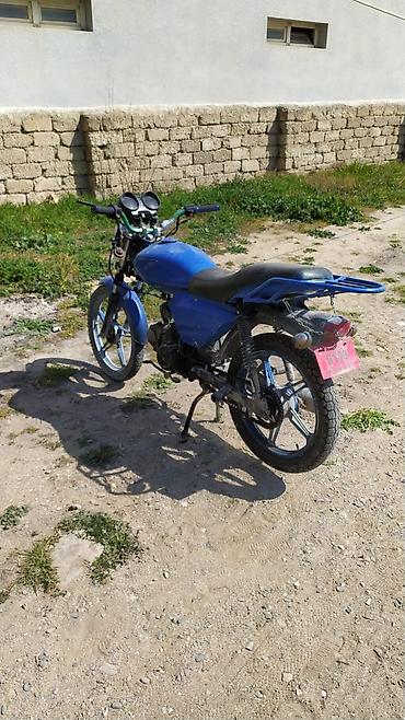 Motonəqliyyat: Moped/motosiklet – mavi rəngdə, şəhər və qəsəbədaxili sürüşlər üçün — 3