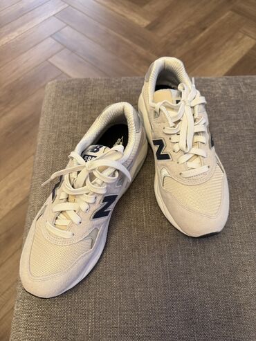 спортивные костюмы для женщин: Мужские кроссовки, 40, New Balance, Новый, Самовывоз