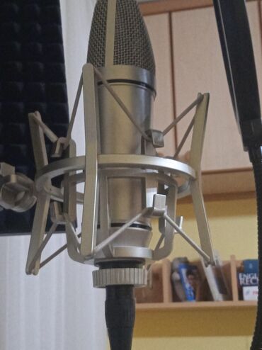 Audio tehnika: Prodajem RED 87 studijski mikrofon. Dobar je uz snimanje vokala