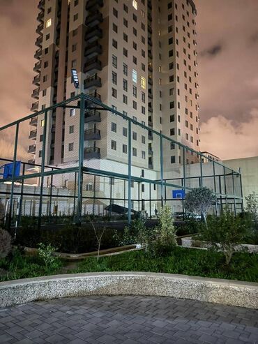 Uzunmüddətli kirayə mənzillər: Nəsimi rayonu, Nəsimi bazarının yanında 20 mərtəbəli binanın 18 ci — 24