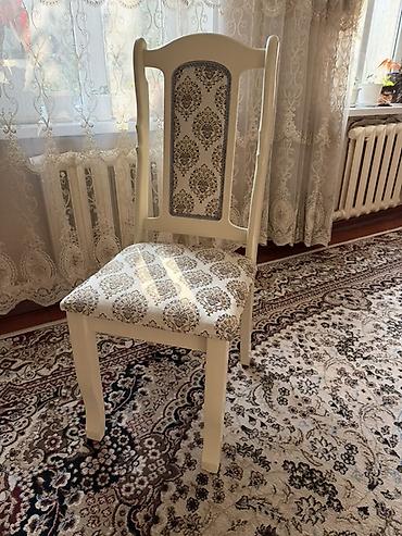 стол стул класс: Стул с мягким сиденьем и высокой спинкой в классическом стиле — 1