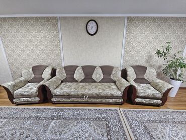 Диваны: Прямой диван, цвет - Бежевый, Б/у