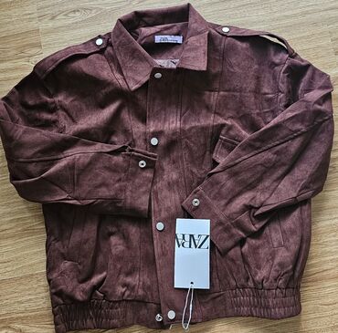 кожаная куртка мужская: Замшевая куртка Zara в стиле унисекс, представленная в различных