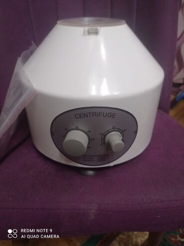 Transformatorlar: Elektrik sentrifuqa – model 800D Xüsusiyyətlər: - Gərginlik: 220V (AC