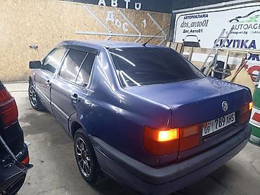 Volkswagen Vento: 1993 г., 1.8 л, Механика, Бензин, Седан at lalafo.kg Volkswagen Vento: 1993 г., 1.8 л, Механика, Бензин, Седан