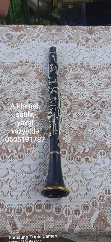 Тар: Bu, qara rəngli klarnetdir. Klarnetin korpusu qara rəngdə olub, gümüşü