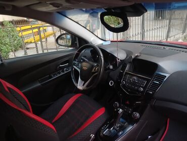 Chevrolet: Chevrolet Cruze sedan - Kuzov: sedan, parlaq qırmızı rəng - Mühərrik — 10