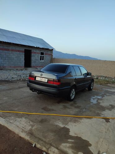 Volkswagen: Volkswagen Vento: 1993 г., 1.8 л, Седан — 5