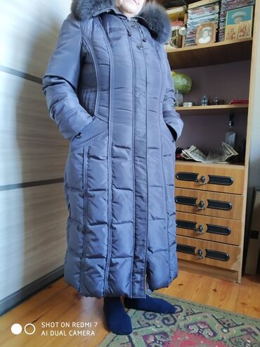 Пальто: Пуховик размер 48-50 в отличном состоянии цена 2000 сом