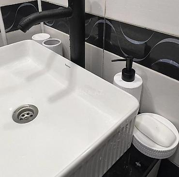 ev axtaram: Bakı, 3 otaqlı, Köhnə tikili, 75 kv. m — 3