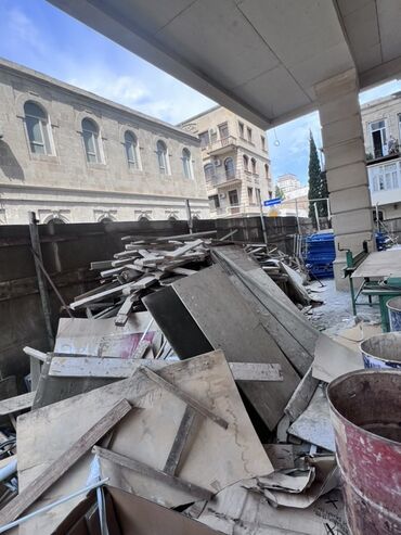 Plitə işləri: Salam. Tikintiden qalma taxta ve fanerkalardı Kim istese götüre biler