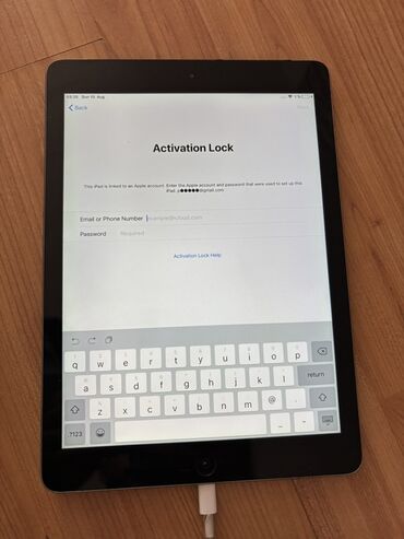Tableti: Na prodaju ipad za delove  Imaju iCloud  Cena 20€ komad  Broj telefona — 17